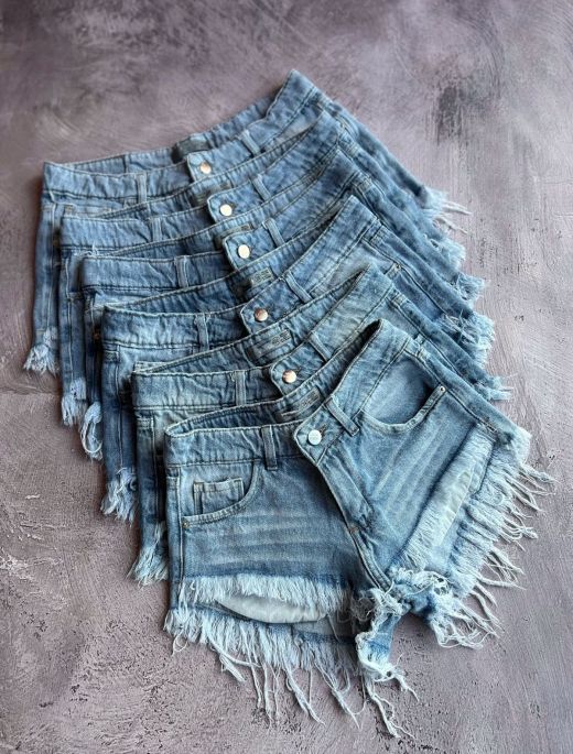 Short tiro bajo celes bigote