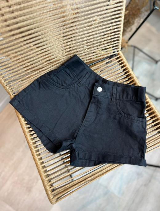 Short mom negro rigido